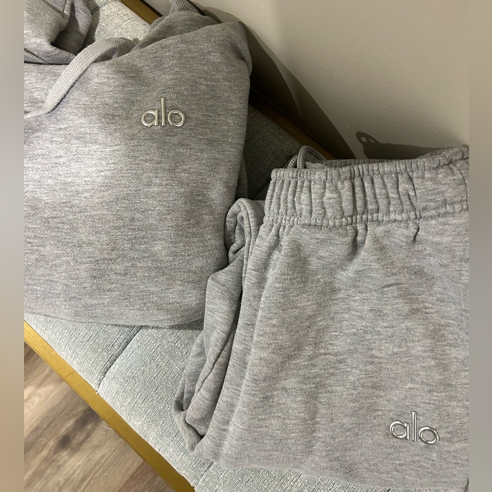 Grey Alo sweat shirt and sweat pants